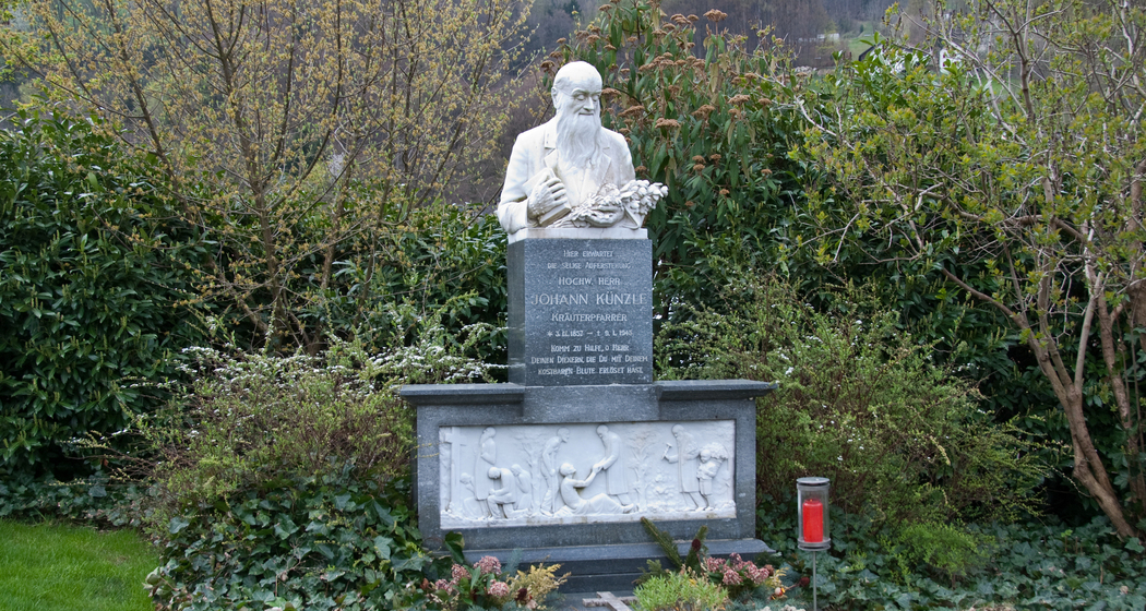 Grabstätte von Pfarrer Künzle