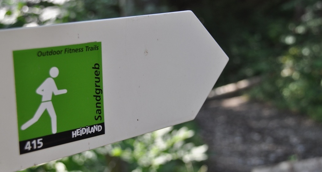 Der teils steile Abstieg zur Sandgrueb