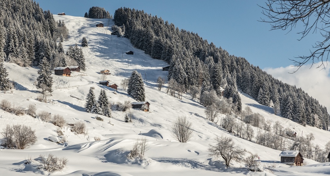 Waltensburger Runde ab Breil-vitg Winterwanderung Landschaft