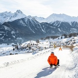 Sometimes fast, sometimes a bit more leisurely, the route goes down the mountain from Prui to Ftan.