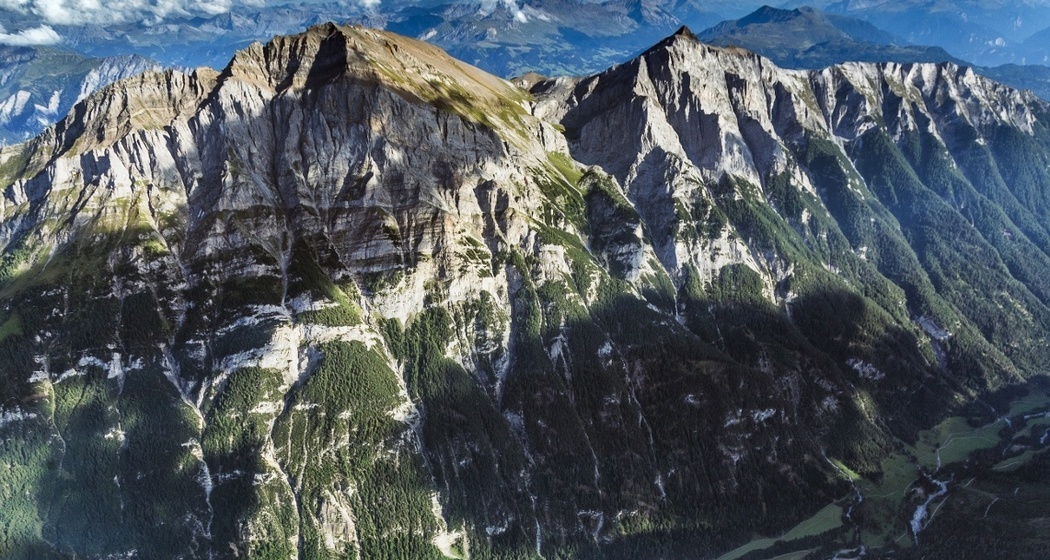 Blick auf die Westwand des Calanda von Vättis