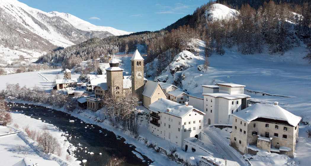 Kirche und Muzeum in Susch