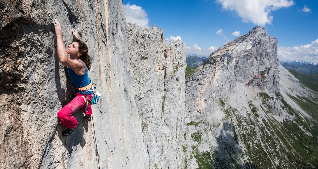 Nina Caprez im der Route Silbergeier (8b+) an der 4. Kilchlispitze