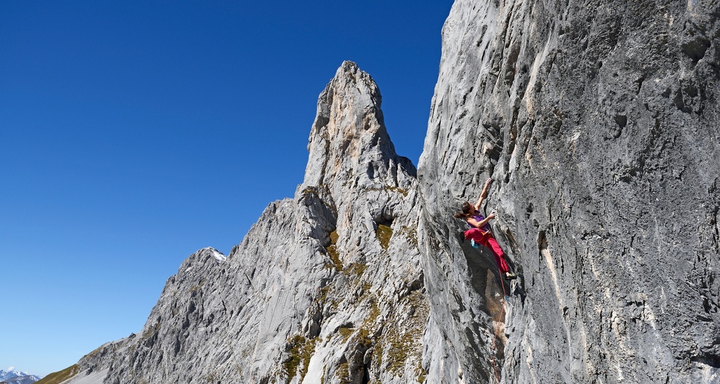 Nina Caprez in der «Unendlichen Geschichte» (8b+) an der 7. Kirchlispitze im Rätikon