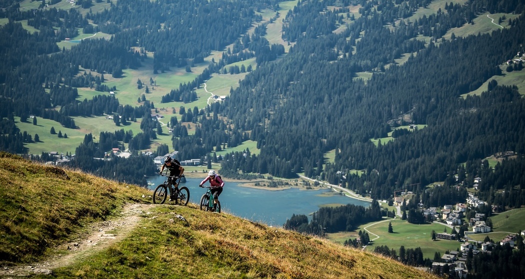 Höhenweg über Lenzerheide mit Blick auf den Heidsee