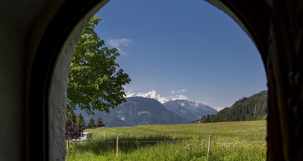 Blick von der Kapelle S. Giacun in Richtung Naul