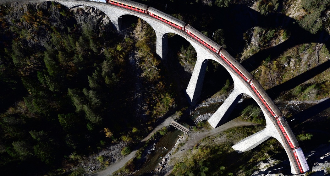 Landwasserviadukt im Naturpark Parc Ela von oben
