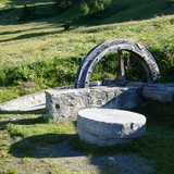 altes Wasserrad zwischen Bos-cha und Guarda