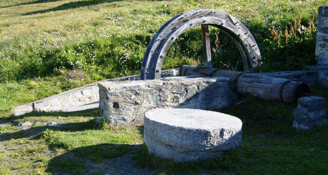 altes Wasserrad zwischen Bos-cha und Guarda