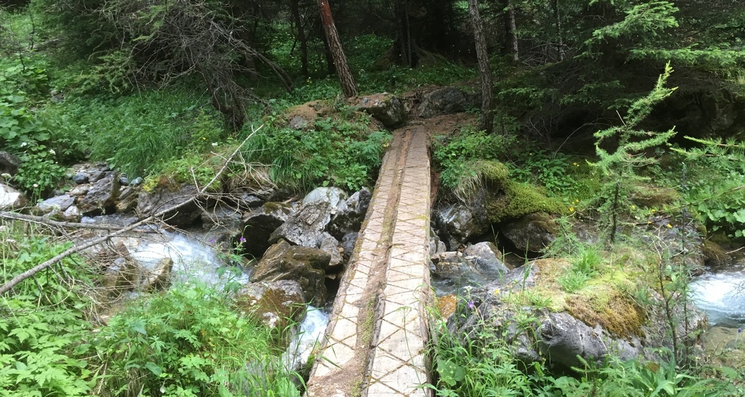 Brücke über den Arpiglia Bach