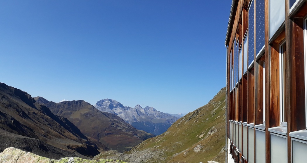 Blick von der Kesch-Hütte auf den Piz Ela