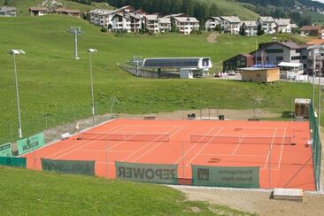 Tennisplatz (oua_40464312_image)