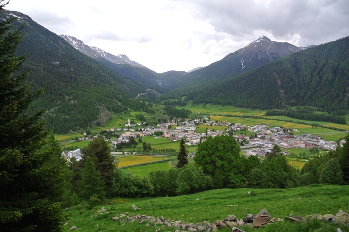 View from Piz d'Urezza towards Zernez and Ofen Pass