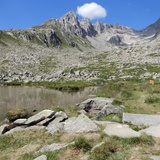 premier lac de Gendusas Dadens avec aire de barbecue