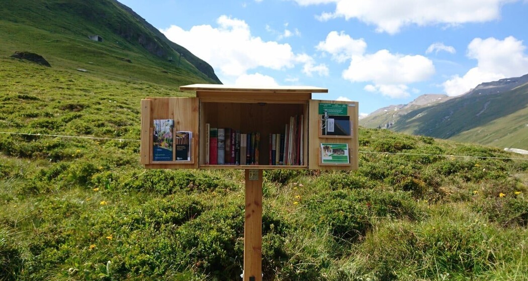 Lesebänkli und Bücherkiste Avers