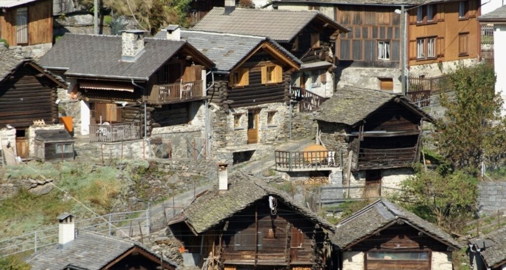 Wanderung von den Monti di Saurù nach Landarenca im Tessin (oua_41534096_image)