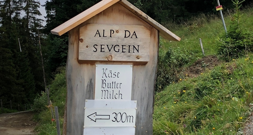 Abzweigung zur Alp da Sevgein bei Punkt 1786. Hier beginnt der trailige Teil der Strecke