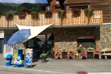 Dorfladen Safien Platz