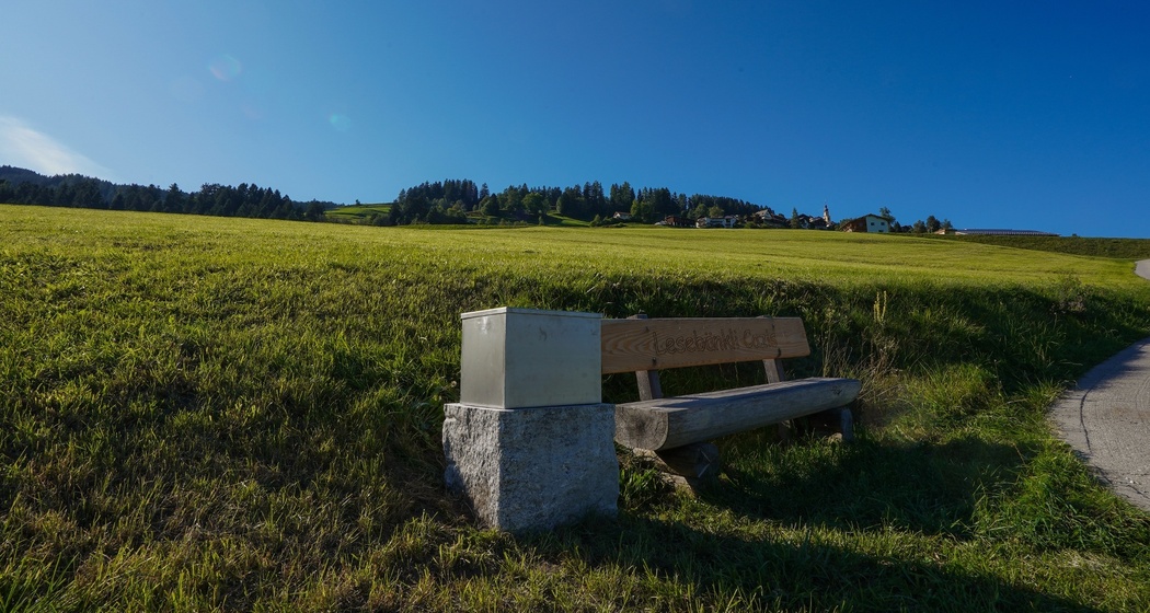 Lesebänkli Tartar mit Blick nach Sarn