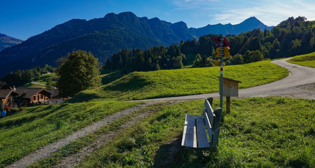 Läsebänkli Masein mit Piz Beverin