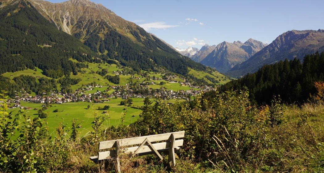 Bank mit Aussicht über Klosters