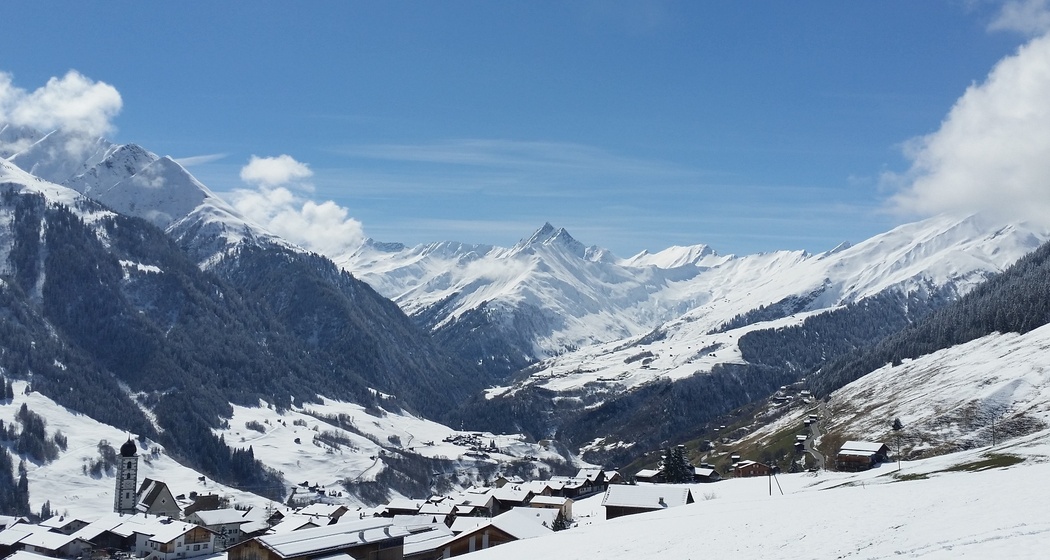 Sicht Tal einwärts Pèz Terri