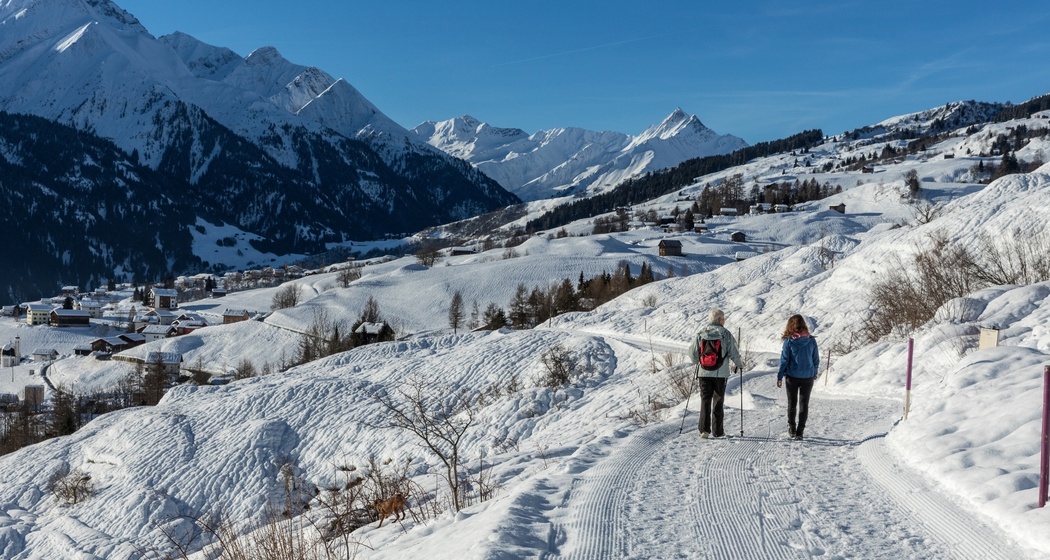 Winterwanderweg in Richtung Davos Munts