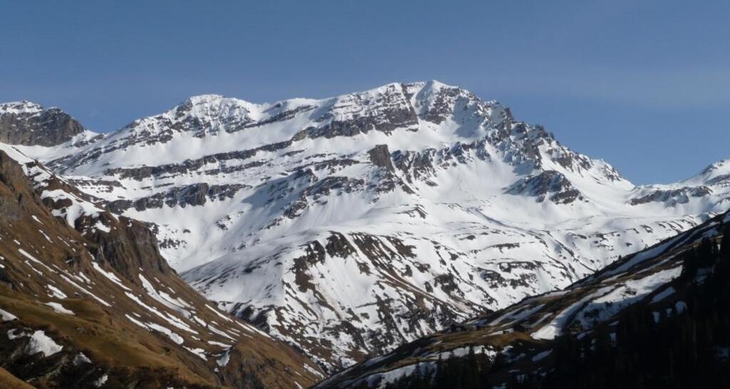 Valserhorn mit Valserberg im Herbst