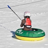 Le snowtubing, c’est aussi simple avec le télésiège