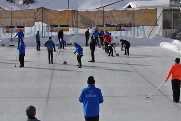 Curling in Tschierv (oua_43996700_image)