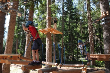 Scenic hike along Flüelabach (oua_45096423_image)