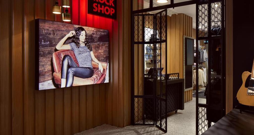 Rock Shop - Hard Rock Hotel Davos (oua_45097550_image)
