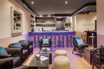 Just-One Bar (oua_45097920_image)