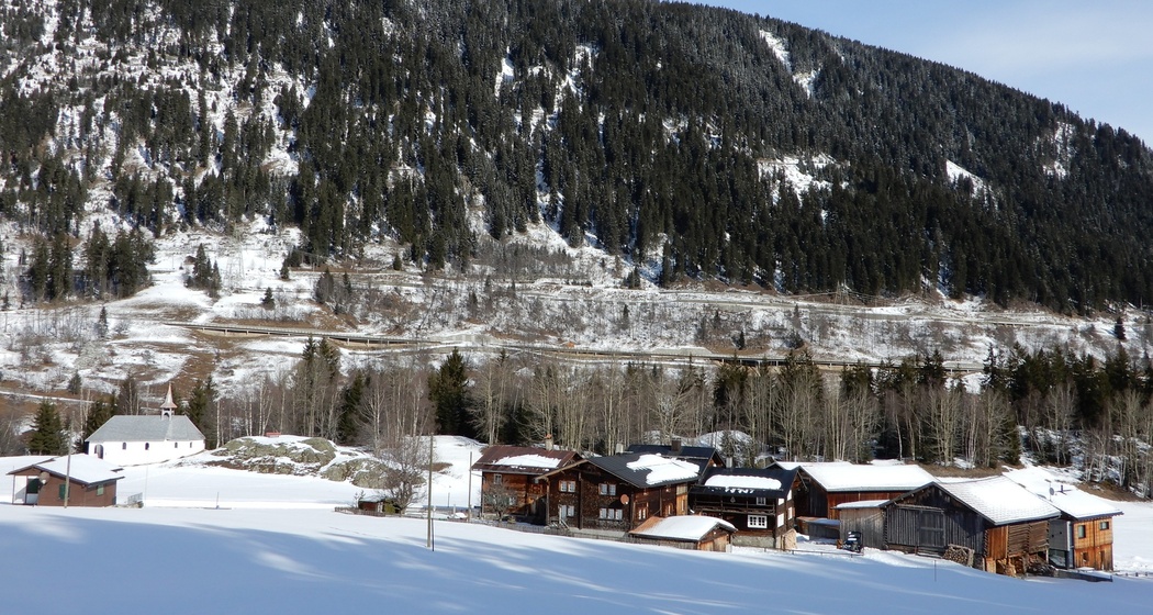 Plaun Sogn Leci mit Kapelle