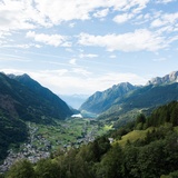 Auf dem Weg nach Alp Grüm öffnet sich immer wieder der Blick in die Val Poschiavo