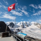 Von der Aussichtsplattform auf der Diavolezza hat man eine frei Sicht auf den Piz Palü und die Bernina Gruppe