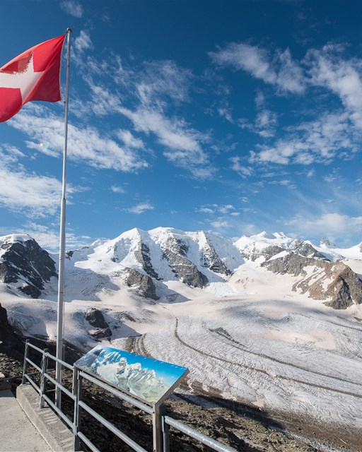 From the viewing platform on the Diavolezza you have a nice view of Piz Palü and the Bernina Group