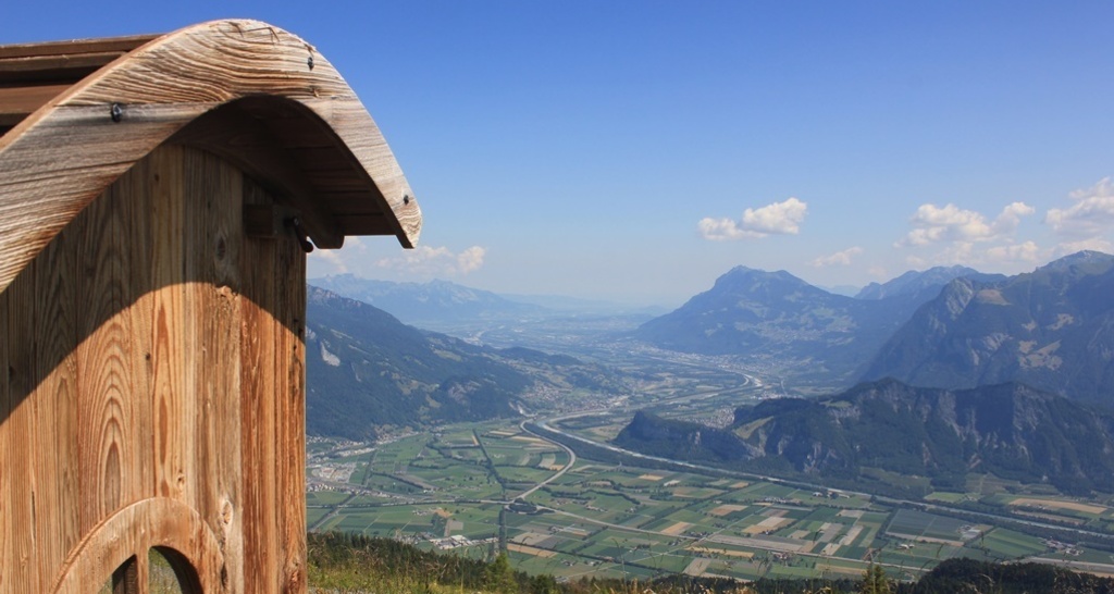 Strandkorb mit Aussicht beim Sunntigweidsee
