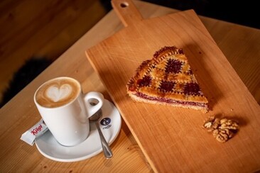 Linzer cakes "Tegia Miez" from the farm (oua_50184634_image)