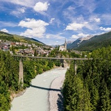 Die Gurlainabrücke über dem Inn bei Scuol.