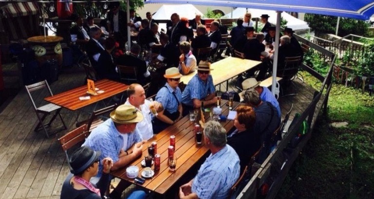 Biergarten Mountain's Akt (oua_50598189_image)