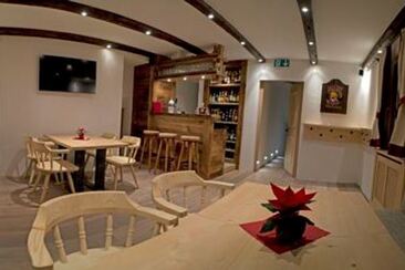 Wynegg Bar (oua_50598901_image)