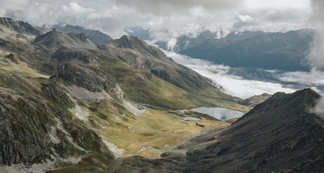 Aussicht vom Piz Nair Richtung Val Schlattain und Lej Alv
