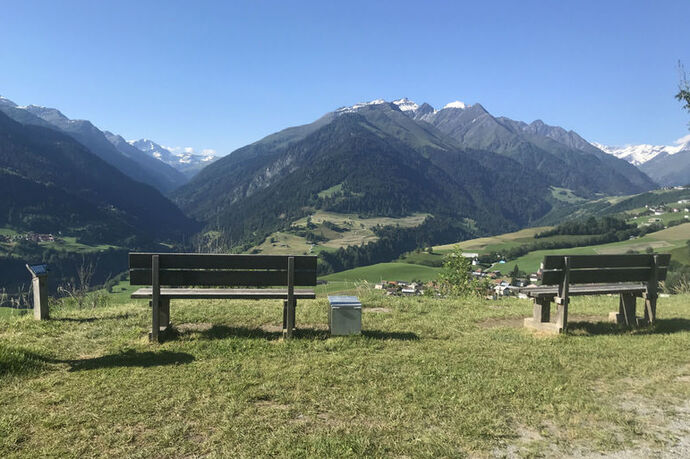 Lesebank "Caplutta", Vella (oua_50882255_image)