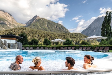 Baden im Mineralbad Bogn Engiadina Scuol, Engadin