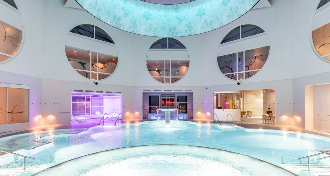 Baden im Mineralbad Bogn Engiadina Scuol, Engadin