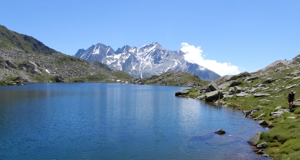 Der See ist wirklich ganz blau