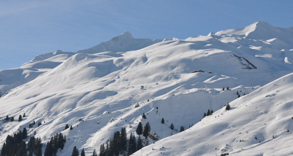 Blick von den Berghäusern Richtung Chüenihorn