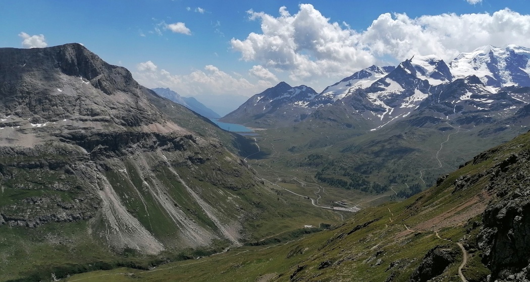 Blick zurück ins Val da Fain und auf den Lago Bianco
