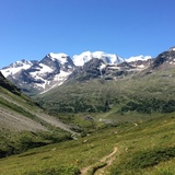 Blick auf den Piz Palü und die Talstation der Diavolezza Bahn